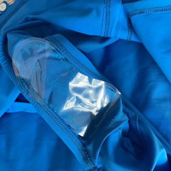 Bleu Rod Beattie Solid Twist D Cup Bikini Swim Top - Picture 12 of 13